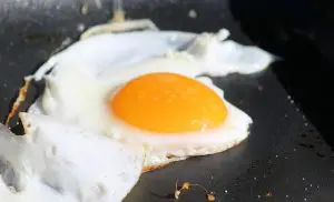 EggCloseupInNonstickPan Ceramic Frying Pans: Better than PTFE?