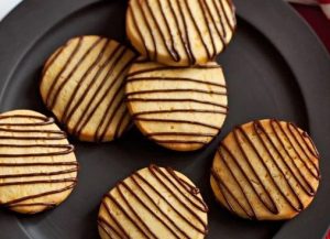 CookiesWithDrizzle 23 Things to do with Melted Chocolate