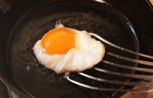 CastIronWEggAndSpatula The Best Cast Iron Skillet: How Much Should You Spend?