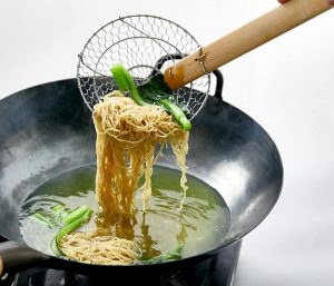 Letschef wok with noodles and spider Letschef wok with noodles and spider