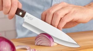 Cutco chef's knife slicing onion Cutco chef's knife slicing onion