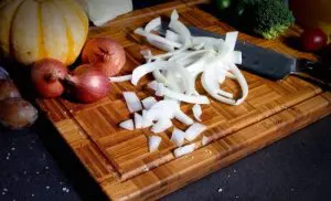 Kikcoin Bamboo Cutting Board with Onions Kikcoin Bamboo Cutting Board with Onions